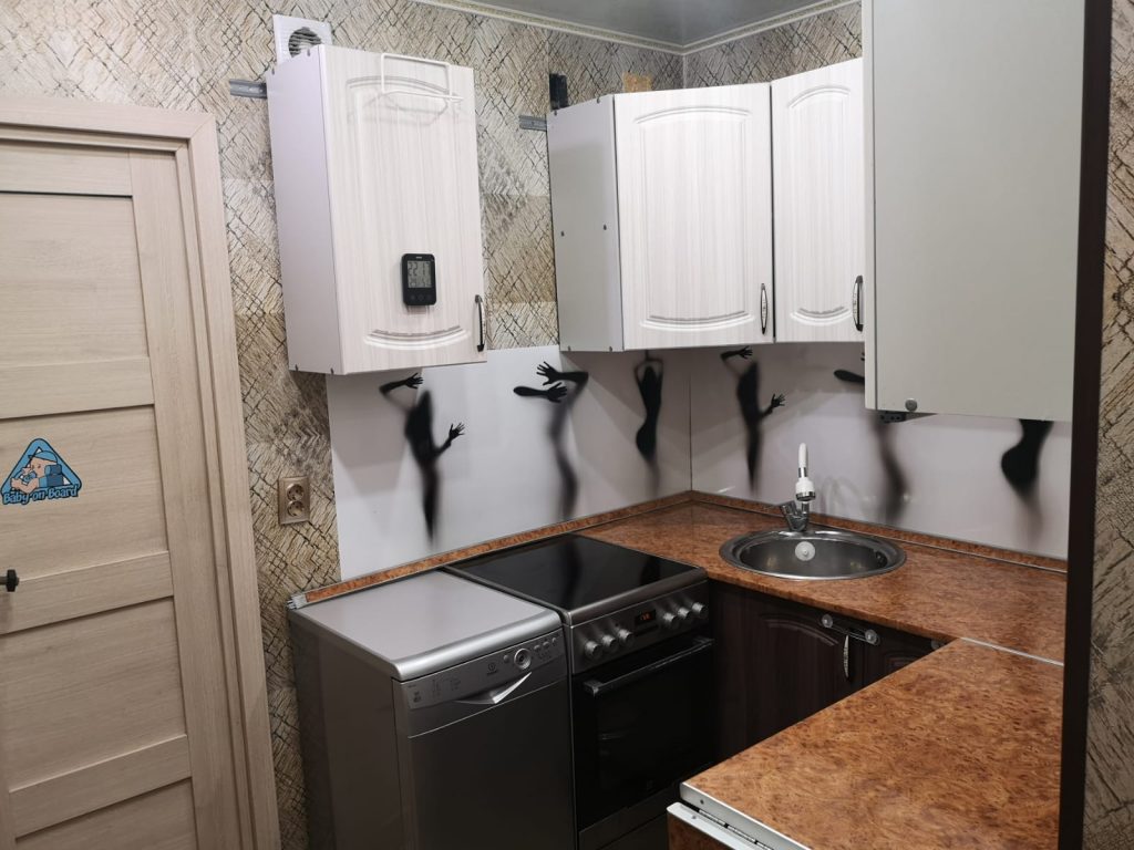 Продам квартиру, 3 комнаты, брежневка, 61 м², этаж: 1/5