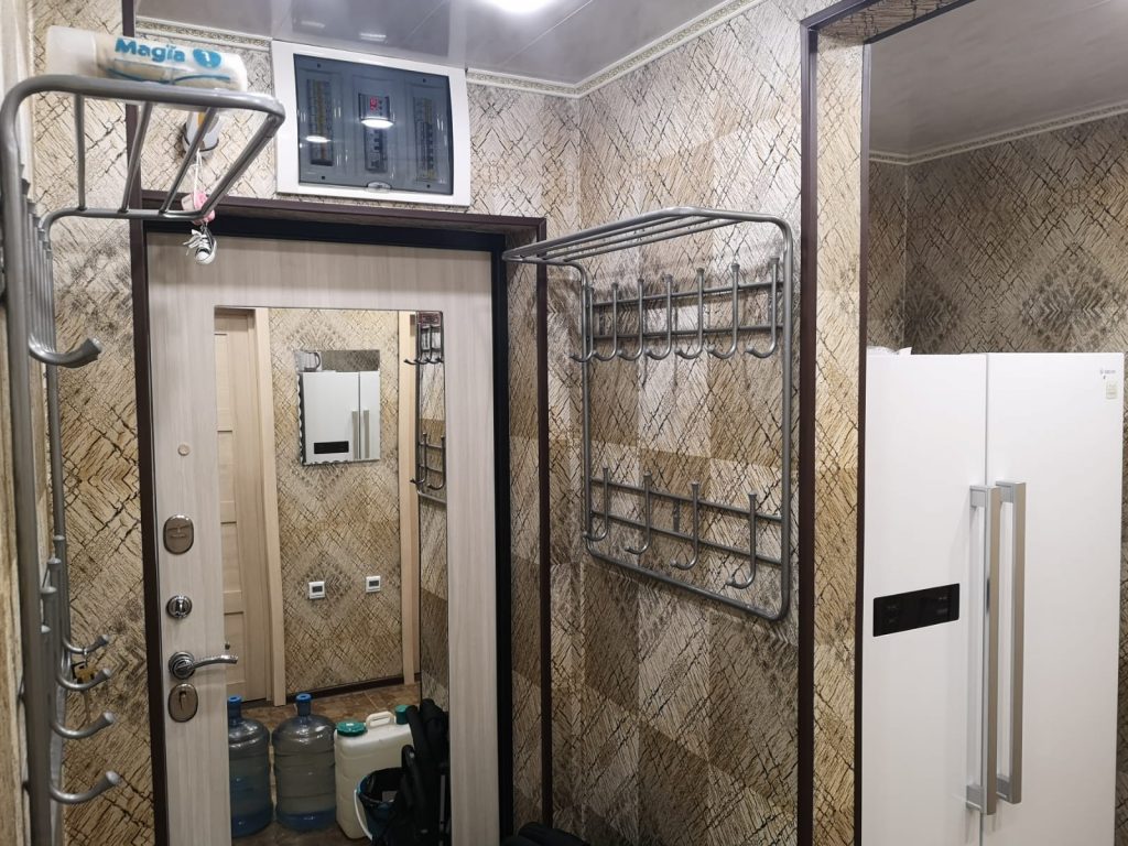 Продам квартиру, 3 комнаты, брежневка, 61 м², этаж: 1/5