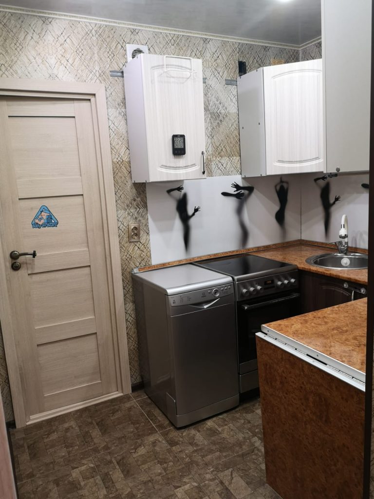 Продам квартиру, 3 комнаты, брежневка, 61 м², этаж: 1/5