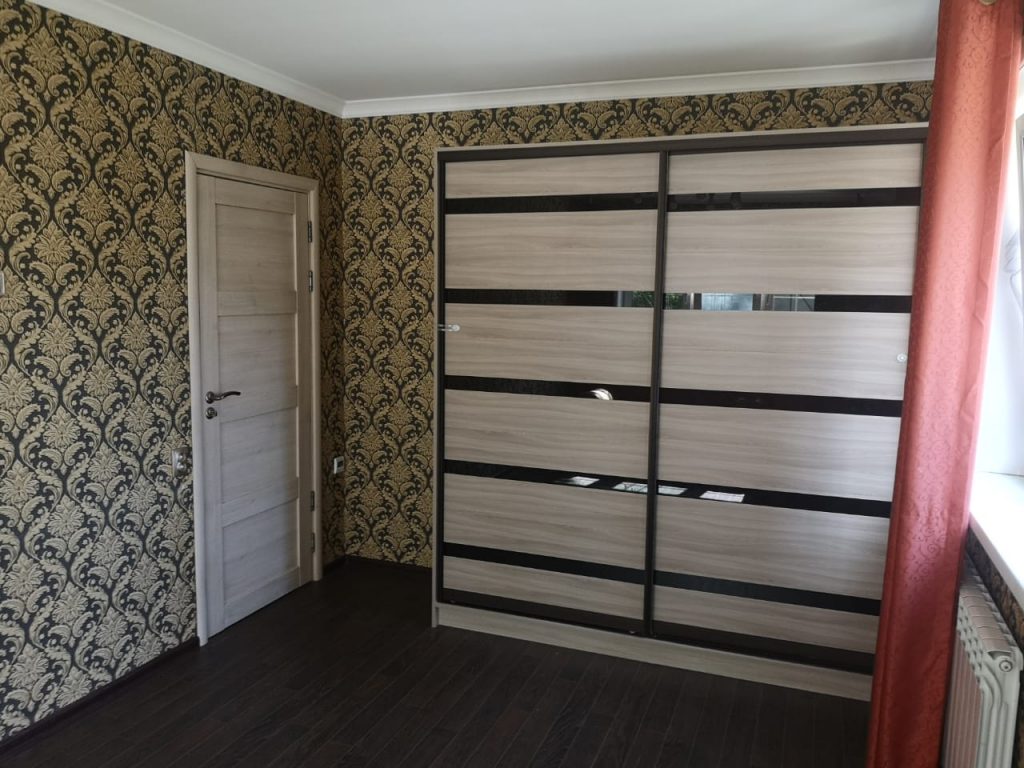 Продам квартиру, 3 комнаты, брежневка, 61 м², этаж: 1/5