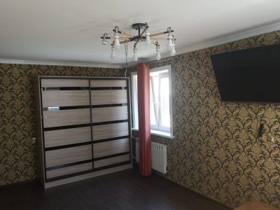Продам квартиру, 3 комнаты, брежневка, 61 м², этаж: 1/5