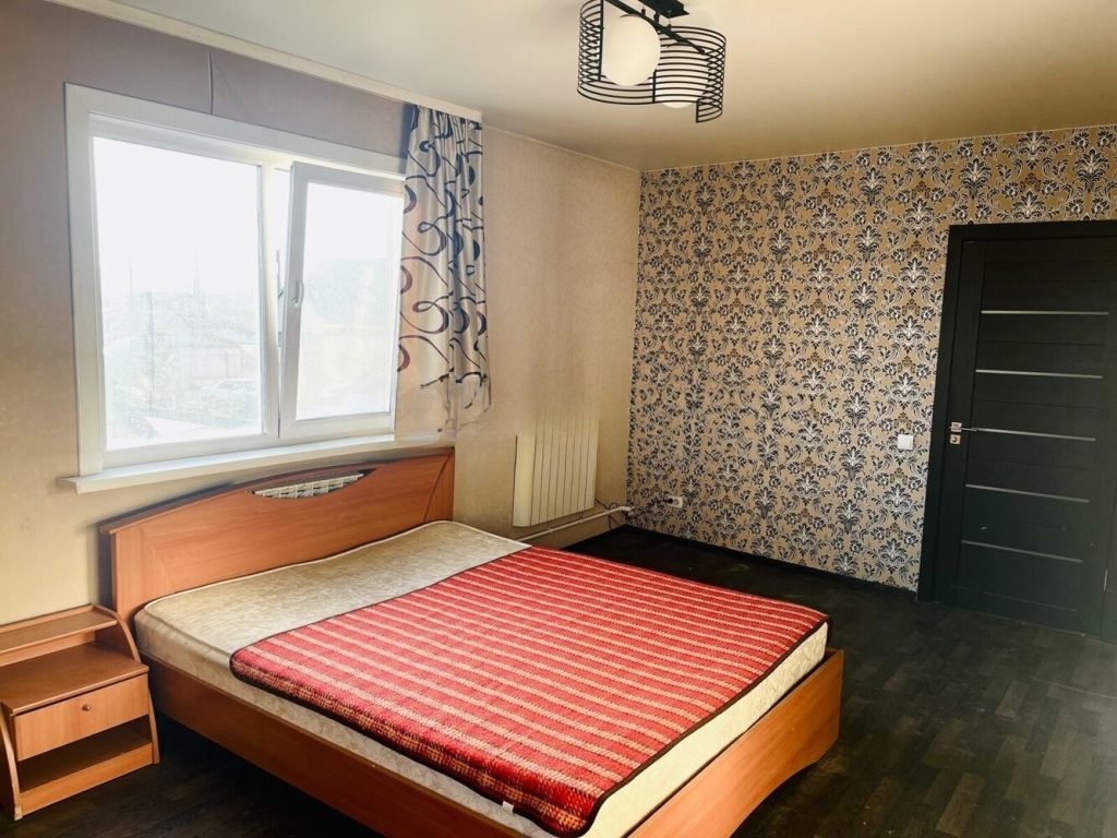 Продам дом, 7 комнат, 255 м², этажей: 2, участок: 8,81 сотки в собственности