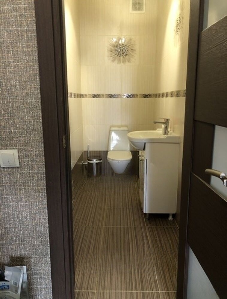 Продам дом, 5 комнат, 180 м², этажей: 2, участок: 7,3 сотки в собственности