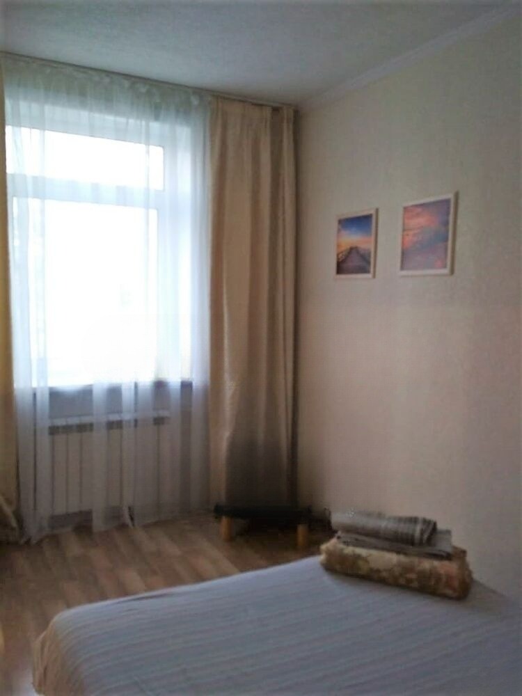 Сдам квартиру, 3 комнаты, сталинка, 67 м², этаж: 3/3