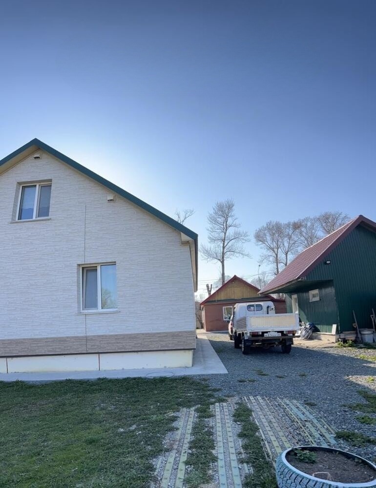 Продам дом, 5 комнат, 210 м², этажей: 2, участок: 15 соток в собственности