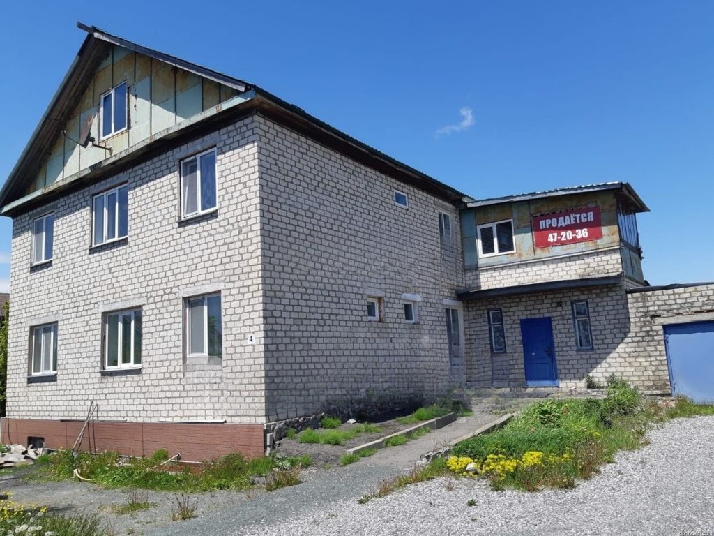Продам дом, 8 комнат, 224 м², этажей: 2, участок: 10 соток в собственности