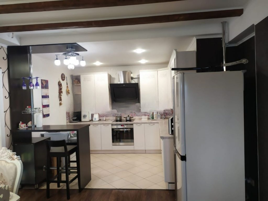 Продам дом, 4 комнаты, 135 м², этажей: 2, участок: 7 соток в собственности