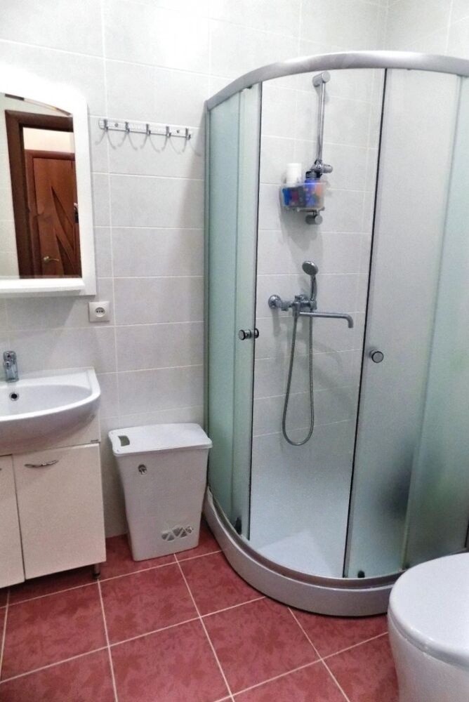 Продам дом, 5 комнат, 206 м², этажей: 2, участок: 14 соток в собственности