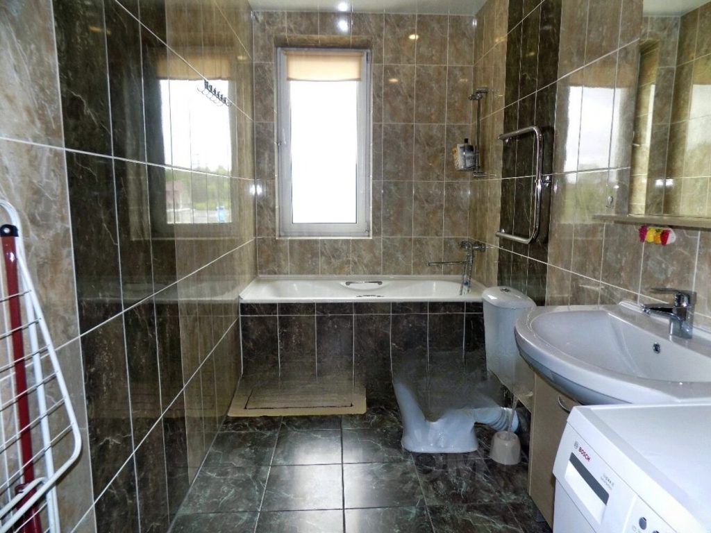 Продам дом, 5 комнат, 206 м², этажей: 2, участок: 14 соток в собственности