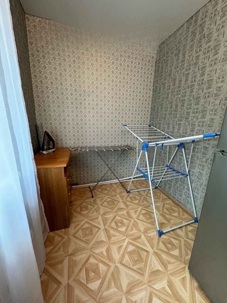 Сдам квартиру, 3 комнаты, 48 м², этаж: 1/2