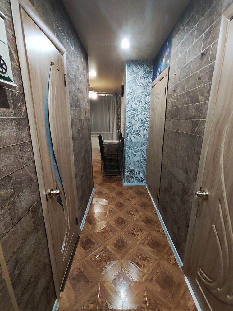 Сдам квартиру, 3 комнаты, 48 м², этаж: 1/2