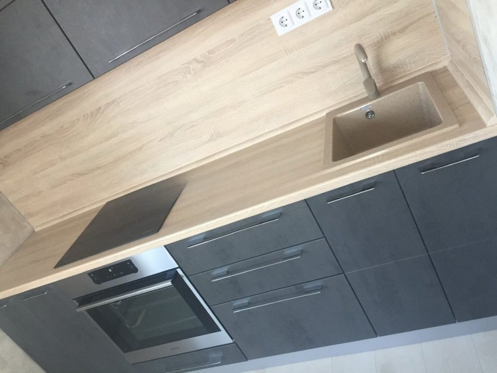 Продам дом, 3 комнаты, 100 м², этажей: 2, участок: 10 соток в собственности