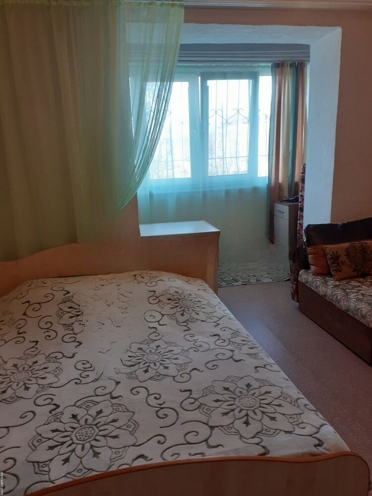 Сдам квартиру, 1 комната, гостинка, 30 м², этаж: 1/5