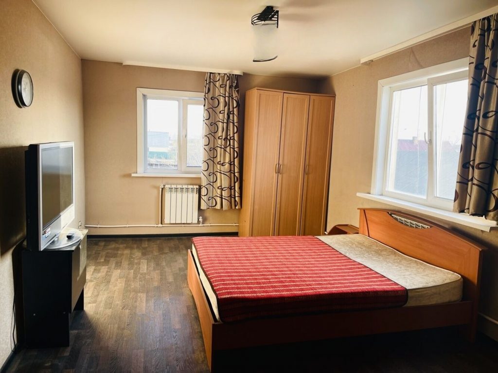 Продам дом, 7 комнат, 255 м², этажей: 2, участок: 8,81 сотки в собственности