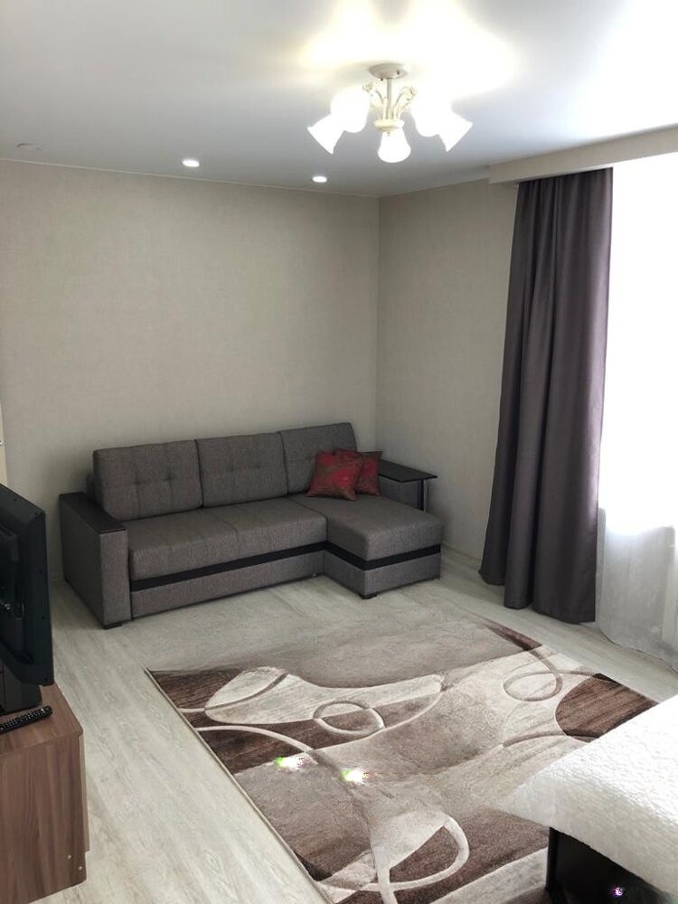 Сдам квартиру, 1 комната, индивидуальная, 42 м², этаж: 1/2