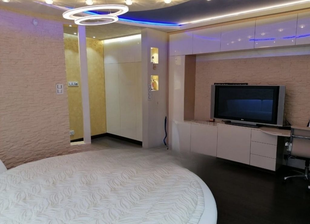 Продам дом, 7 комнат, 500 м², этажей: 3, участок: 11 соток в собственности