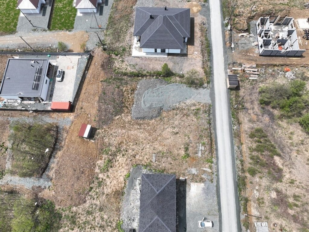 Продам дом, 8 комнат, 200 м², этажей: 2, участок: 10 соток в собственности