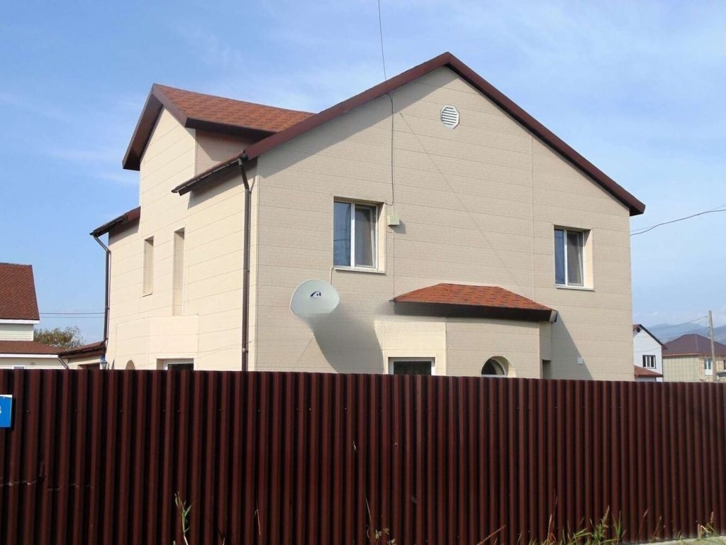 Продам дом, 5 комнат, 180 м², этажей: 2, участок: 7,3 сотки в собственности