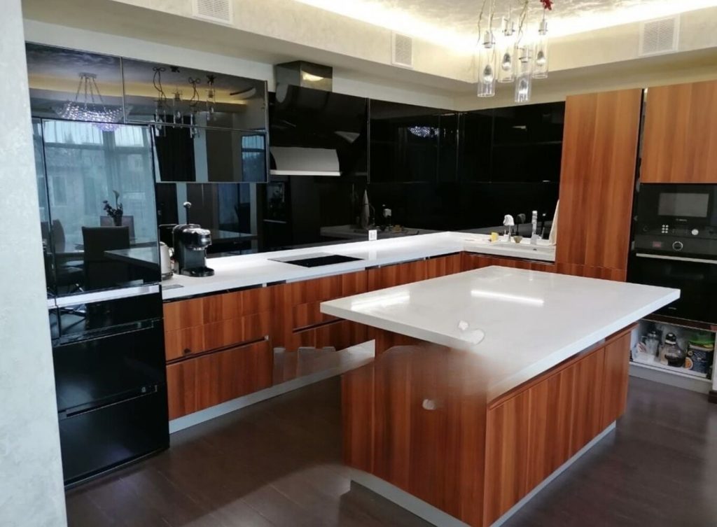 Продам дом, 7 комнат, 500 м², этажей: 3, участок: 11 соток в собственности