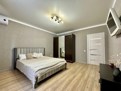Продам квартиру, 3 комнаты, индивидуальная, 92 м², этаж: 2/10